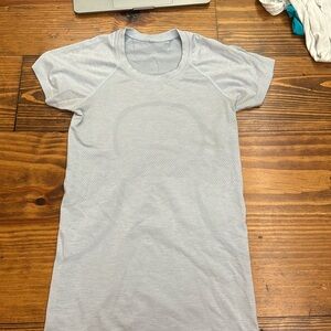 Lululemon swiftly tech short sleeve size 4
